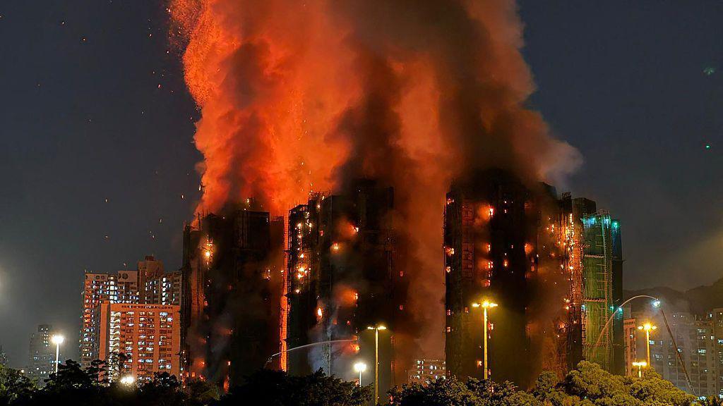 AT LEAST 13 DEAD AS MORE THAN 700 FIREFIGHTERS TACKLE HONG KONG BLAZE￼