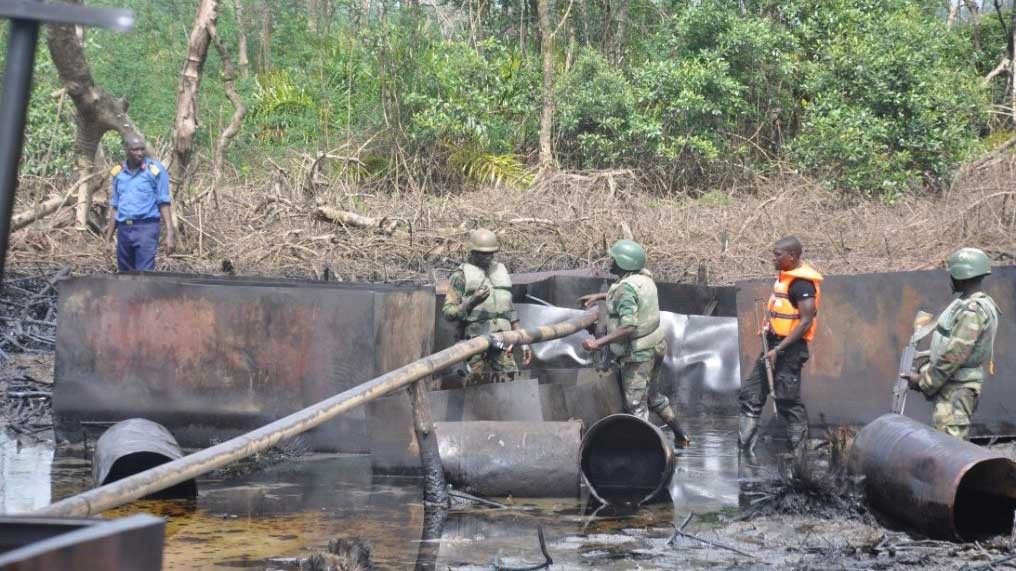 ARMY DESTROYS ILLEGAL REFINERY SITES, ARRESTS 14 SUSPECTS IN N/DELTA￼