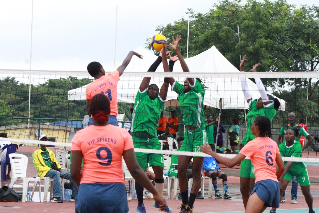 EIGHT TEAMS BATTLE IN SUPER 4 VOLLEYBALL TOURNEY￼