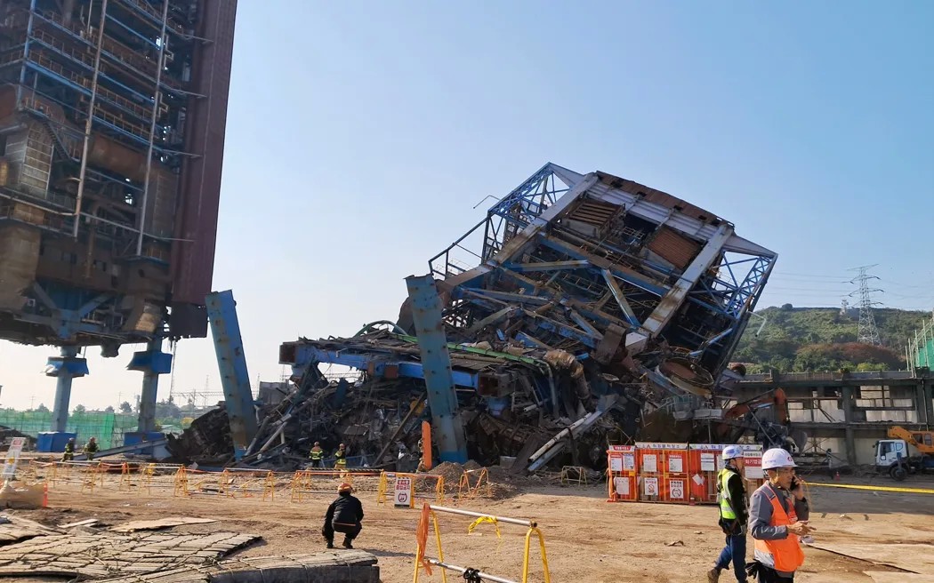 SEVEN TRAPPED AFTER SOUTH KOREA POWER PLANT STRUCTURE COLLAPSE￼